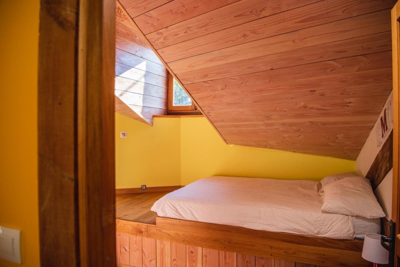 The Dragon Barn - Grenier Villa Ascou ภายนอก รูปภาพ
