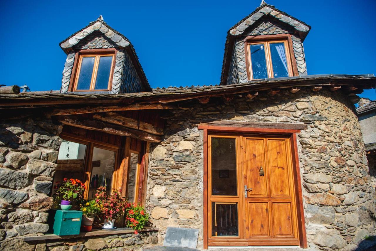 The Dragon Barn - Grenier Villa Ascou ภายนอก รูปภาพ